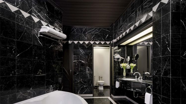 Grand Mercure Bangkok Atrium Suite