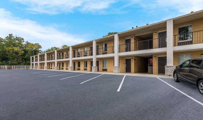 Econo Lodge Exterior