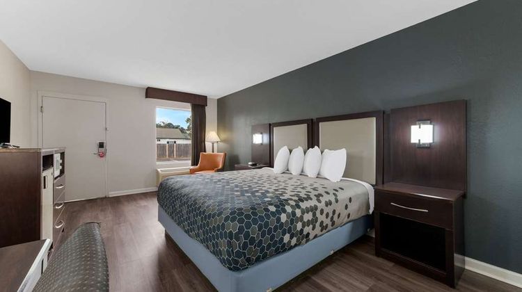 Econo Lodge Room