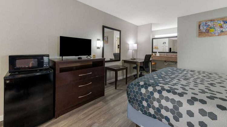 Econo Lodge Room