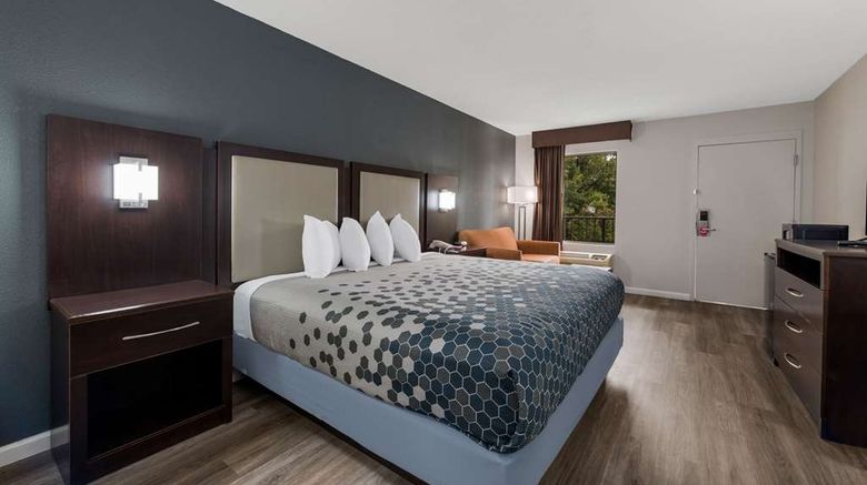 <b>Econo Lodge Room</b>. Images powered by <a href="https://iceportal.shijigroup.com/" title="IcePortal" target="_blank">IcePortal</a>.