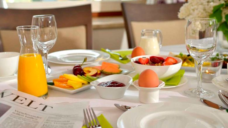 <b>RingHotel Reubel Restaurant</b>. Images powered by <a href="https://iceportal.shijigroup.com/" title="IcePortal" target="_blank">IcePortal</a>.