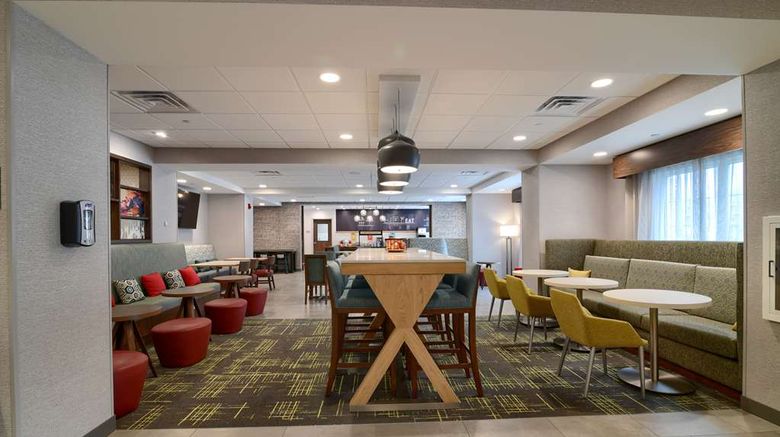 <b>Hampton Inn Lincoln White Mountains Lobby</b>. Images powered by <a href="https://iceportal.shijigroup.com/" title="IcePortal" target="_blank">IcePortal</a>.