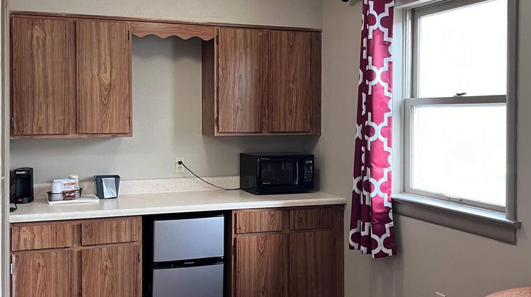 Rodeway Inn & Suites Room