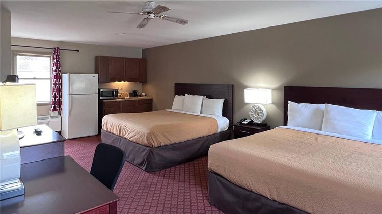 Rodeway Inn & Suites Room