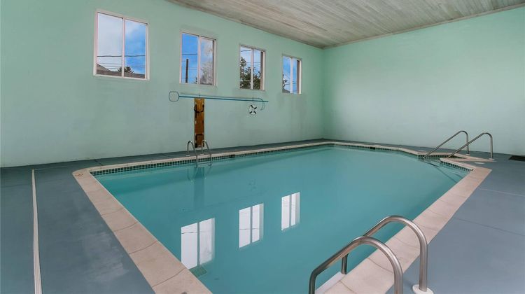 Rodeway Inn & Suites Pool