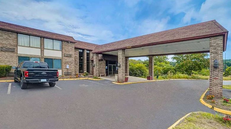 <b>Travelodge by Wyndham Vernon Exterior</b>. Images powered by <a href="https://iceportal.shijigroup.com/" title="IcePortal" target="_blank">IcePortal</a>.