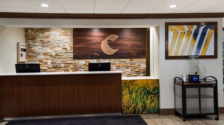 <b>Comfort Inn & Suites Lobby</b>. Images powered by <a href="https://iceportal.shijigroup.com/" title="IcePortal" target="_blank">IcePortal</a>.