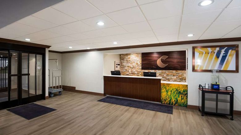 <b>Comfort Inn & Suites Lobby</b>. Images powered by <a href="https://iceportal.shijigroup.com/" title="IcePortal" target="_blank">IcePortal</a>.