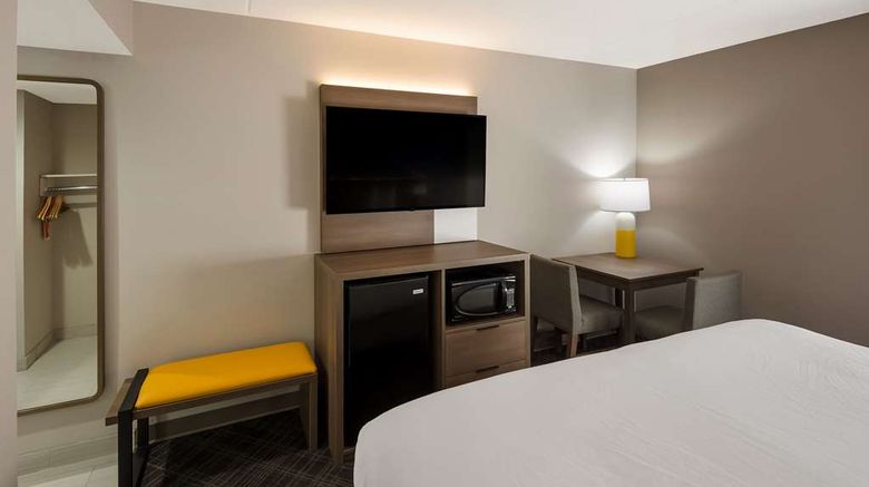 <b>Comfort Inn & Suites Room</b>. Images powered by <a href="https://iceportal.shijigroup.com/" title="IcePortal" target="_blank">IcePortal</a>.