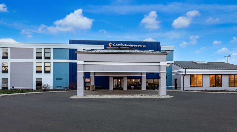 <b>Comfort Inn & Suites Exterior</b>. Images powered by <a href="https://iceportal.shijigroup.com/" title="IcePortal" target="_blank">IcePortal</a>.