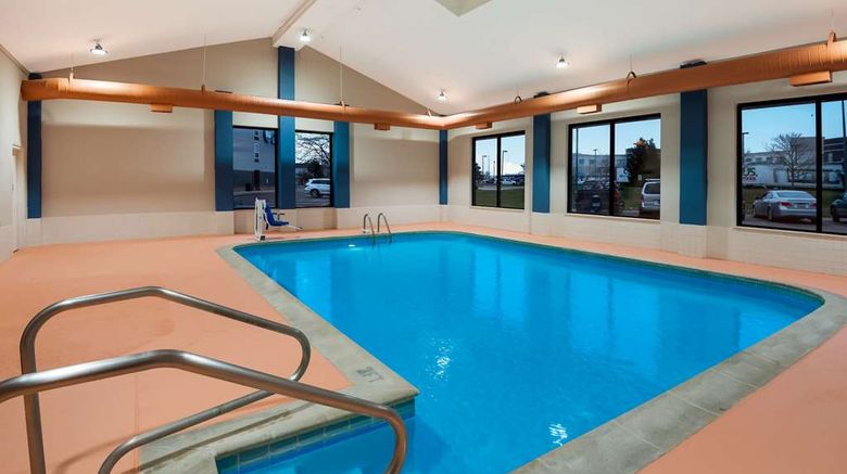 <b>Comfort Inn & Suites Pool</b>. Images powered by <a href="https://iceportal.shijigroup.com/" title="IcePortal" target="_blank">IcePortal</a>.