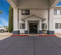 Quality Inn & Suites Exterior