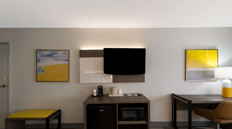 Quality Inn & Suites Room