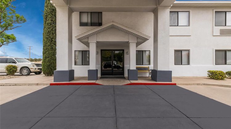 Quality Inn & Suites Exterior