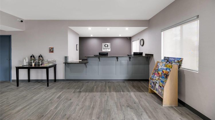 Quality Inn & Suites Lobby