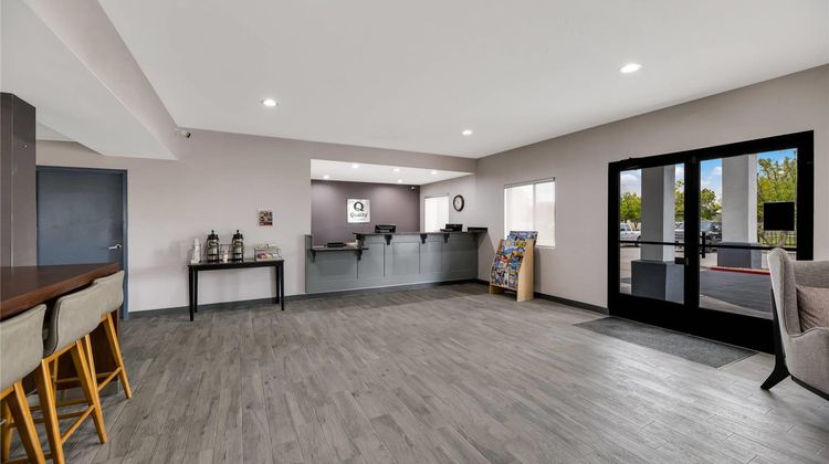 Quality Inn & Suites Lobby