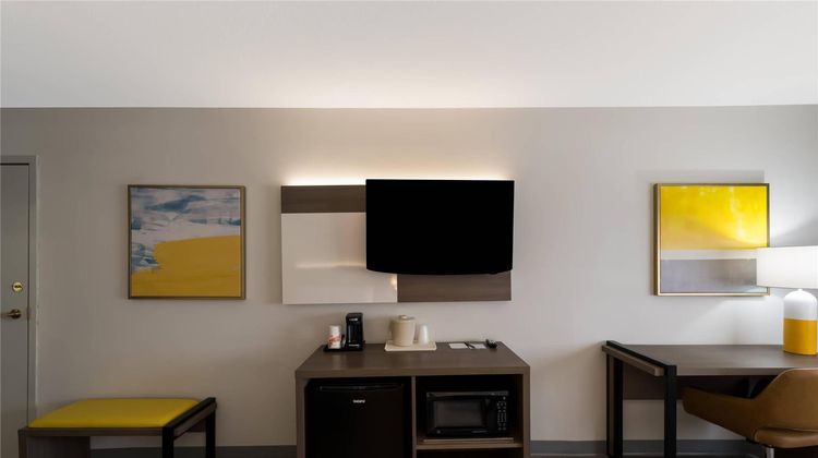 Quality Inn & Suites Room