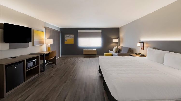 Quality Inn & Suites Suite
