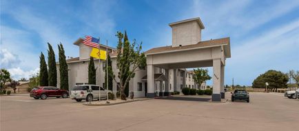 Quality Inn & Suites Exterior