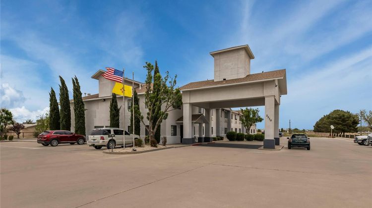 Quality Inn & Suites Exterior