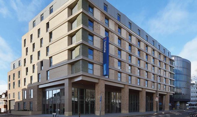 Travelodge London Wimbledon Central Exterior
