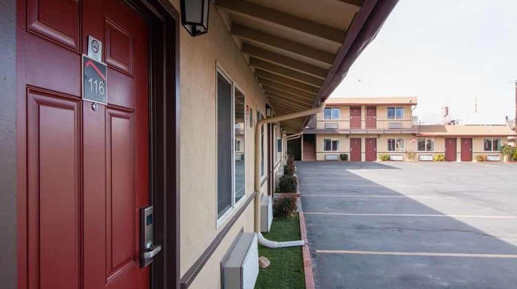 Quality Inn Bishop Near Mammoth Exterior