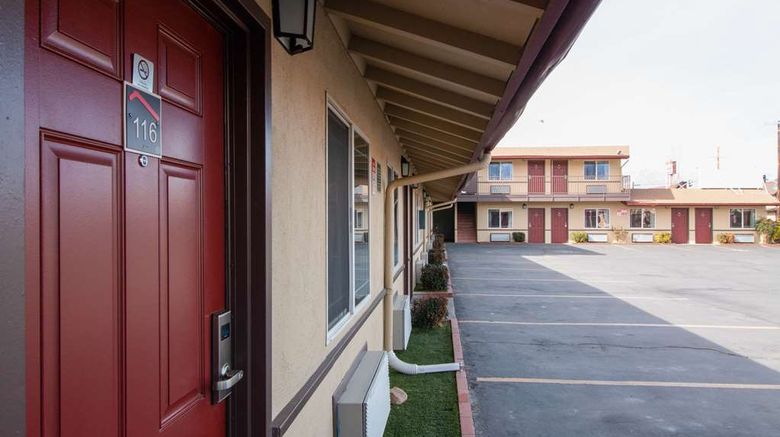 Quality Inn Bishop Near Mammoth Exterior. Images powered by <a href="https://iceportal.shijigroup.com" target="_blank" rel="noopener">Ice Portal</a>.
