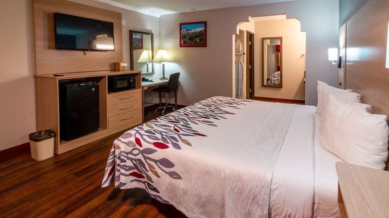<b>Quality Inn Bishop Near Mammoth Room</b>. Images powered by <a href="https://iceportal.shijigroup.com/" title="IcePortal" target="_blank">IcePortal</a>.