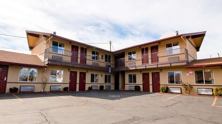 Quality Inn Bishop Near Mammoth Exterior