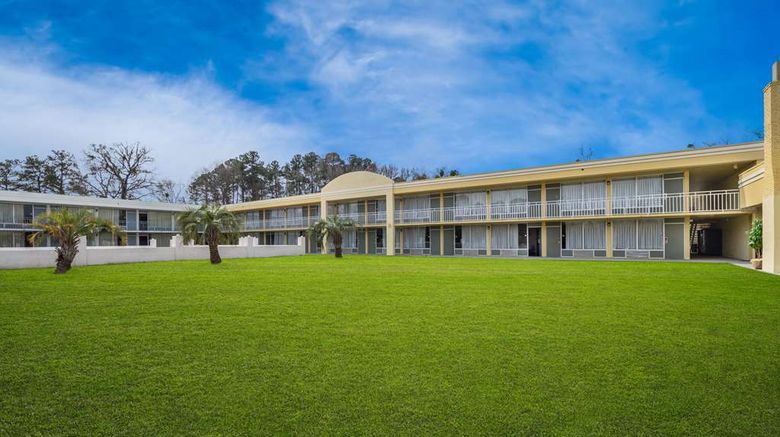 <b>Quality Inn Yemassee Exterior</b>. Images powered by <a href="https://iceportal.shijigroup.com/" title="IcePortal" target="_blank">IcePortal</a>.