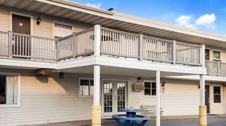 Rodeway Inn La Crosse Exterior