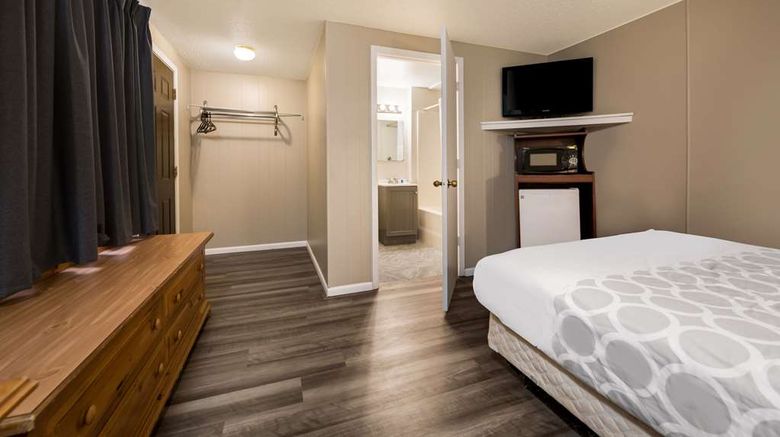 <b>Rodeway Inn La Crosse Room</b>. Images powered by <a href="https://iceportal.shijigroup.com/" title="IcePortal" target="_blank">IcePortal</a>.