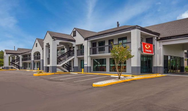 Econo Lodge Mobile Exterior