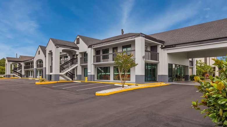 <b>Econo Lodge Mobile Exterior</b>. Images powered by <a href="https://iceportal.shijigroup.com/" title="IcePortal" target="_blank">IcePortal</a>.