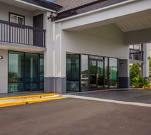 Econo Lodge Mobile Exterior