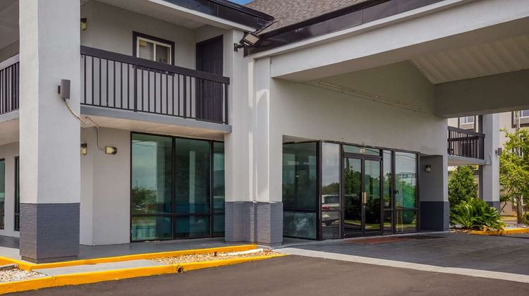 Econo Lodge Mobile Exterior