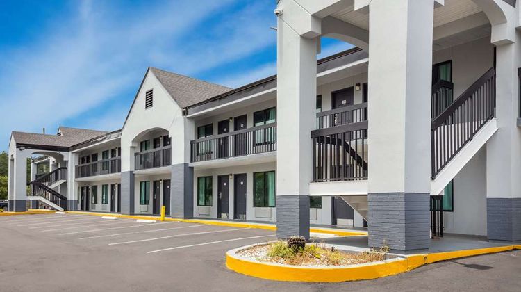 Econo Lodge Mobile Exterior
