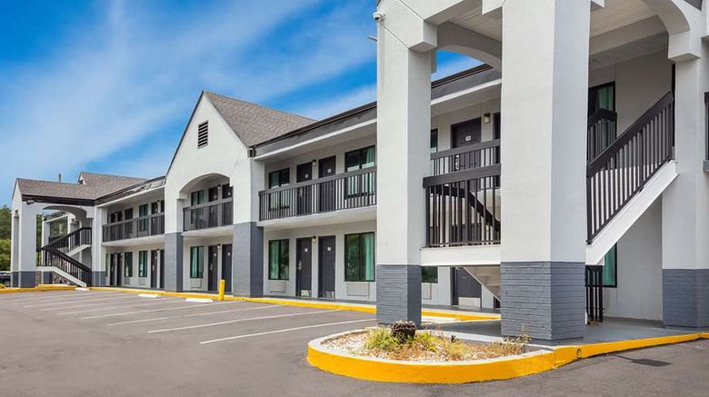 <b>Econo Lodge Mobile Exterior</b>. Images powered by <a href="https://iceportal.shijigroup.com/" title="IcePortal" target="_blank">IcePortal</a>.