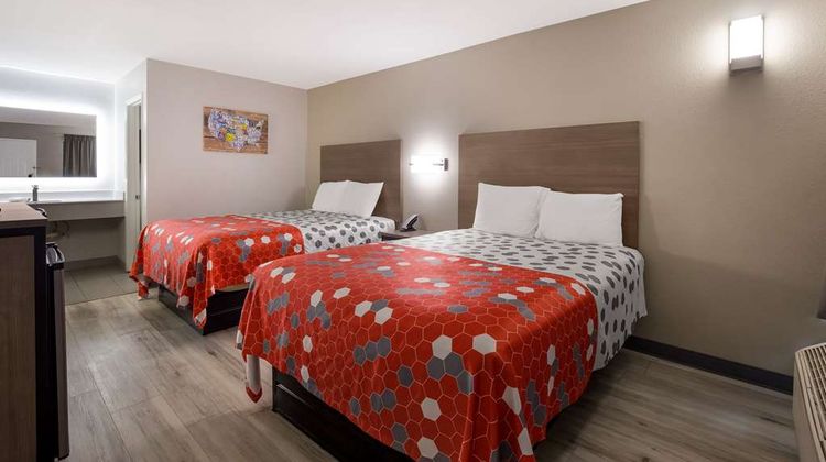 Econo Lodge Mobile Room