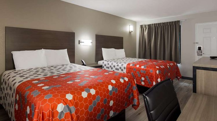 Econo Lodge Mobile Room