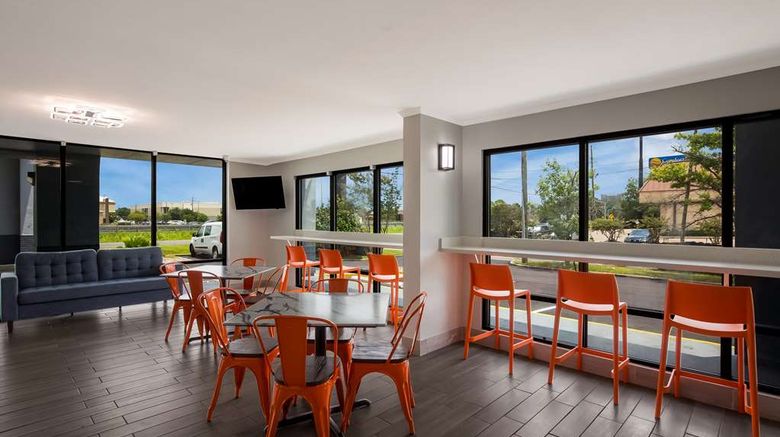 <b>Econo Lodge Mobile Restaurant</b>. Images powered by <a href="https://iceportal.shijigroup.com/" title="IcePortal" target="_blank">IcePortal</a>.