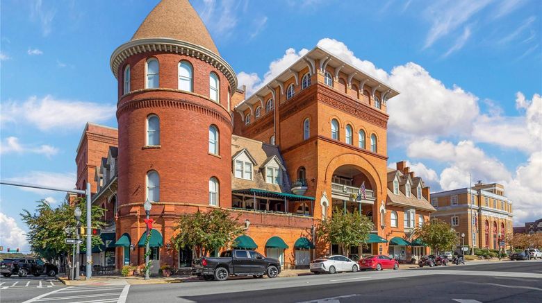 <b>Windsor Hotel, Ascend Hotel Collection Exterior</b>. Images powered by <a href="https://iceportal.shijigroup.com/" title="IcePortal" target="_blank">IcePortal</a>.
