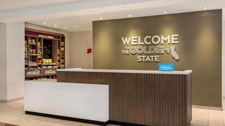 Hampton Inn Stockton Lobby