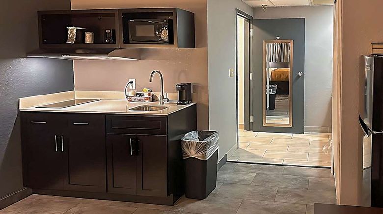 <b>Suburban Studios Suite</b>. Images powered by <a href="https://iceportal.shijigroup.com/" title="IcePortal" target="_blank">IcePortal</a>.