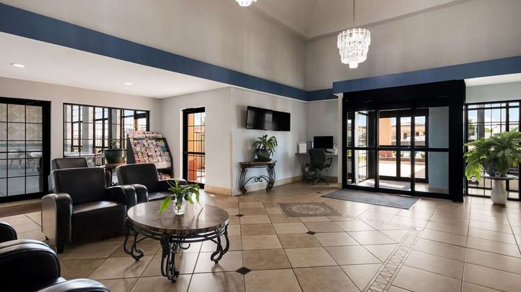 Quality Inn & Suites Oklahoma City North Lobby