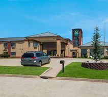 Quality Inn & Suites Oklahoma City North Exterior