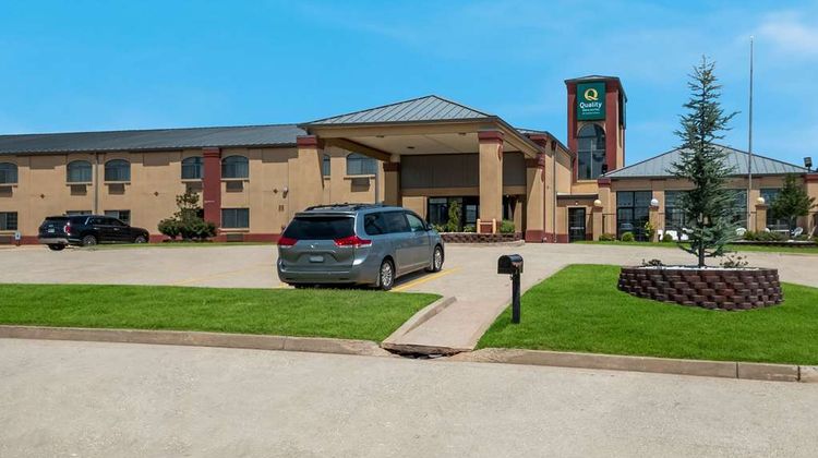 Quality Inn & Suites Oklahoma City North Exterior