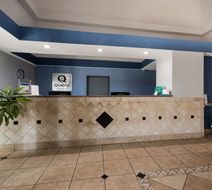 Quality Inn & Suites Oklahoma City North Lobby
