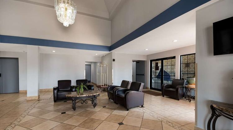 Quality Inn & Suites Oklahoma City North Lobby
